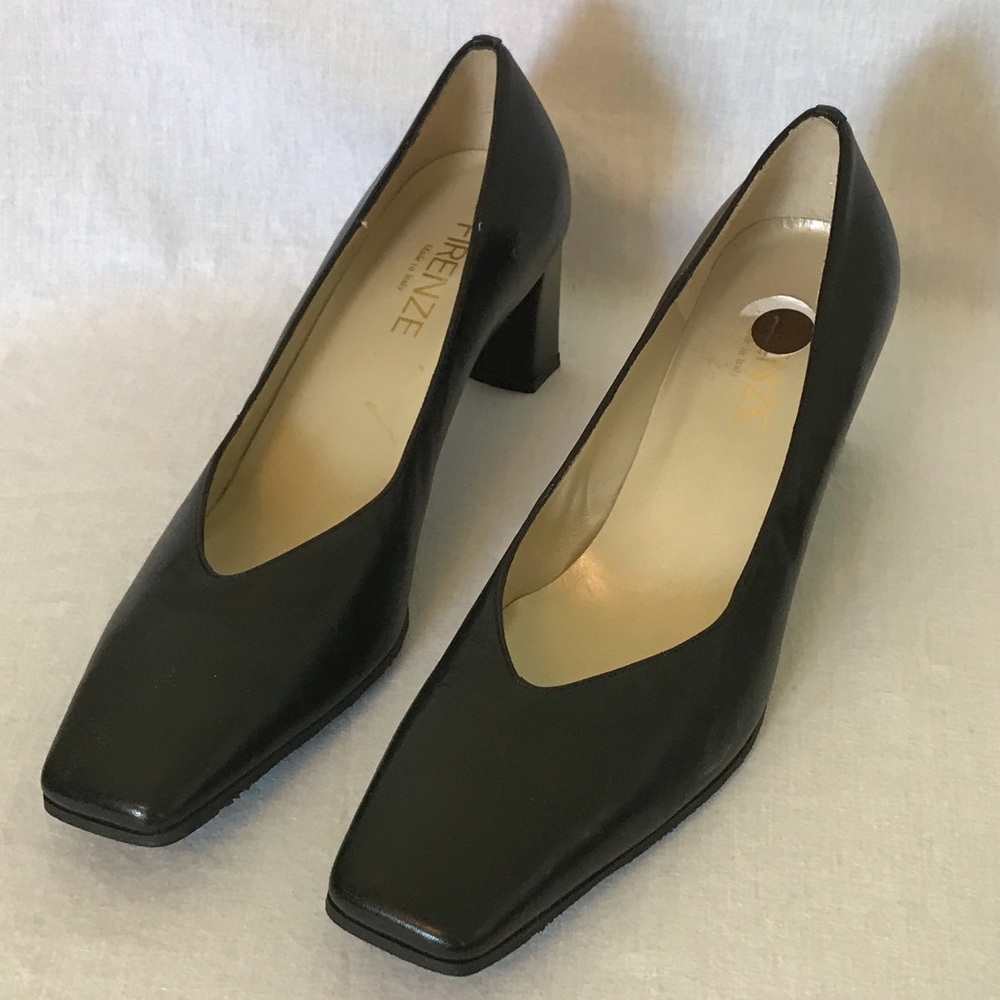 Firenze Black Leather 2 1/2 Inch Heel Pumps NWOT